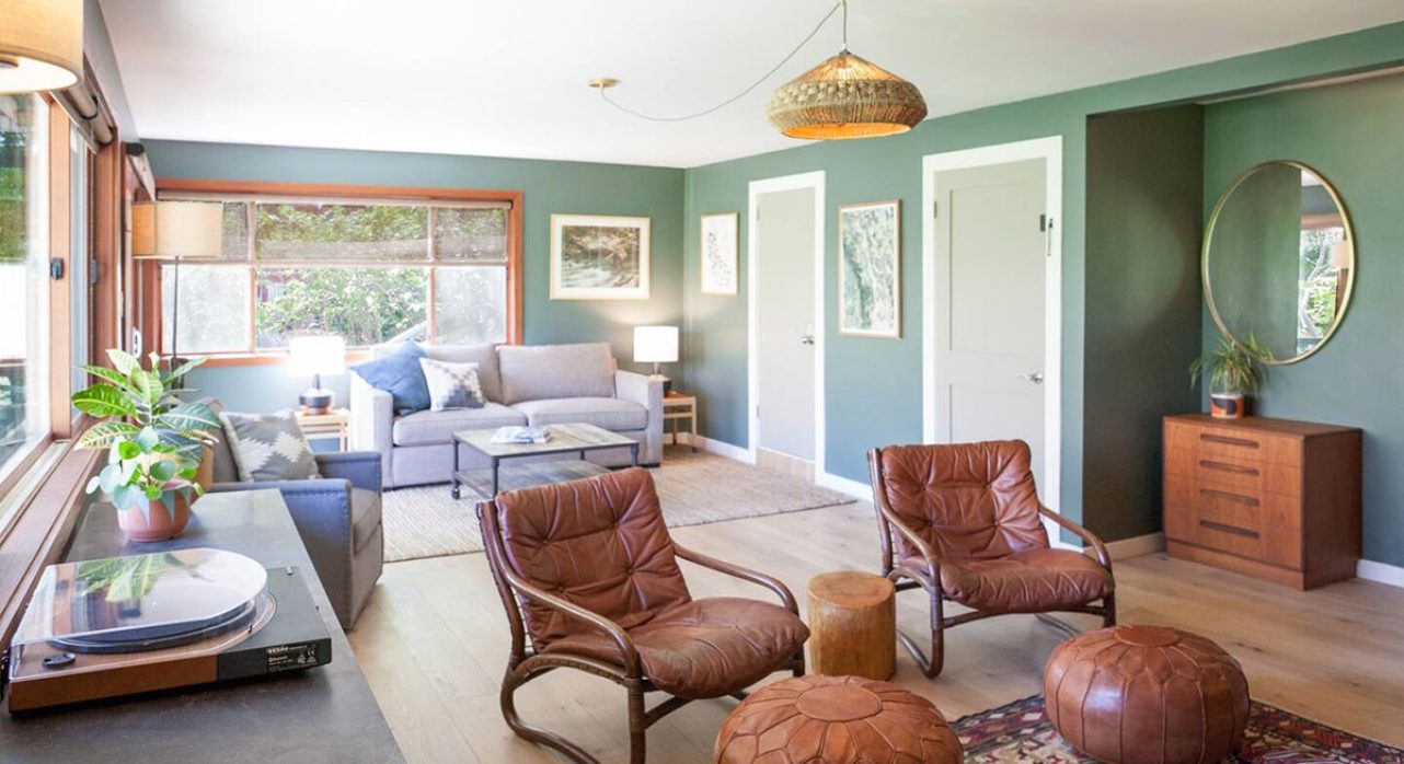 11-Rivers-Edge_Fireplace-Lounge