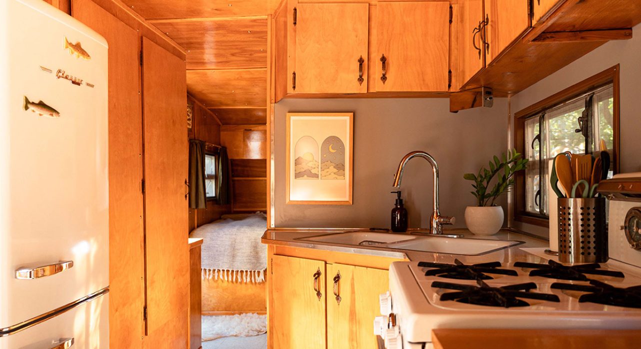 16-MoonShine_Full-Kitchen