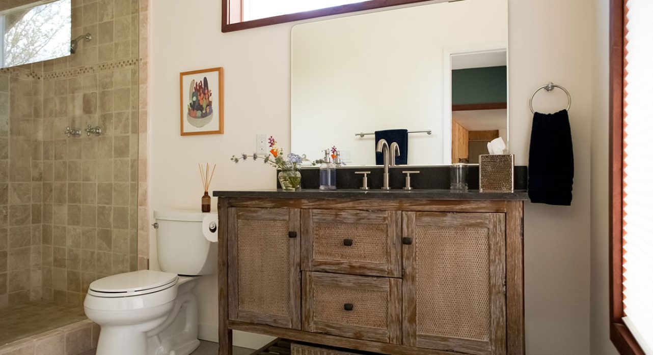 18-Big-View_Downstairs-Bathroom