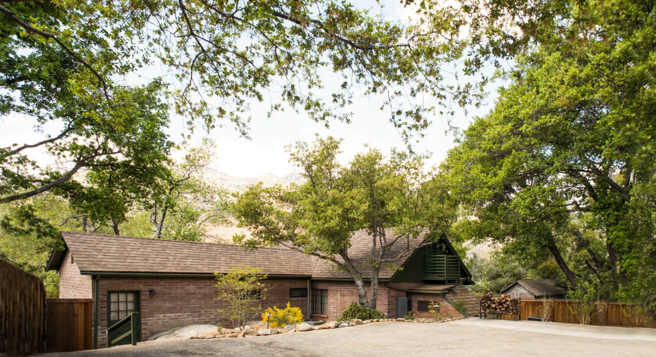 3-River-Willow_Cabin-Front-scaled