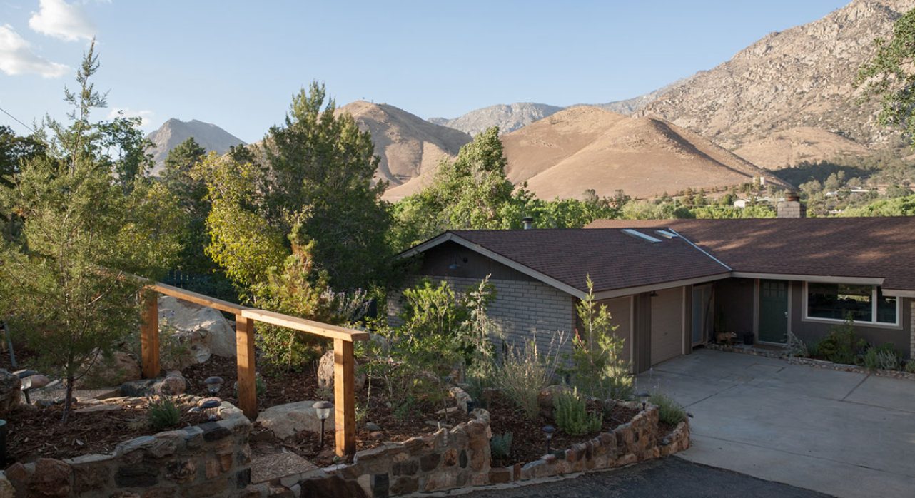 3-Rivers-Edge_Front-Yard