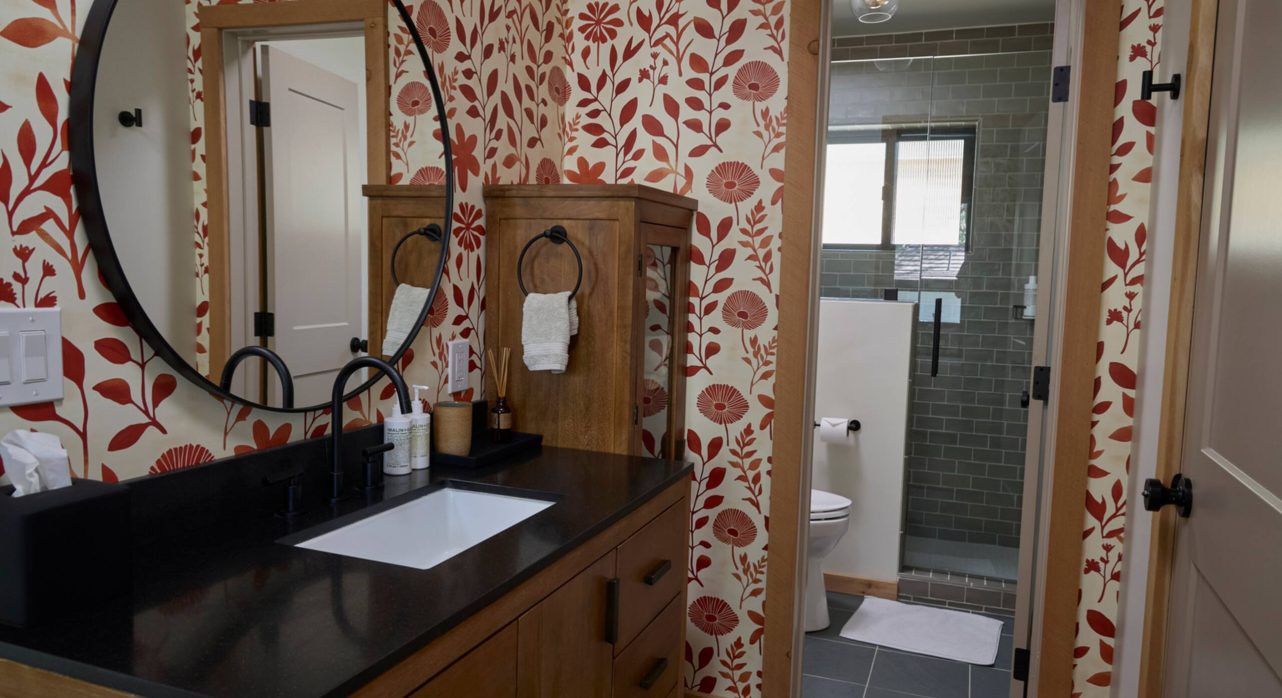 Full bathroom Tukaway Cabin with standing tub & separate shower room