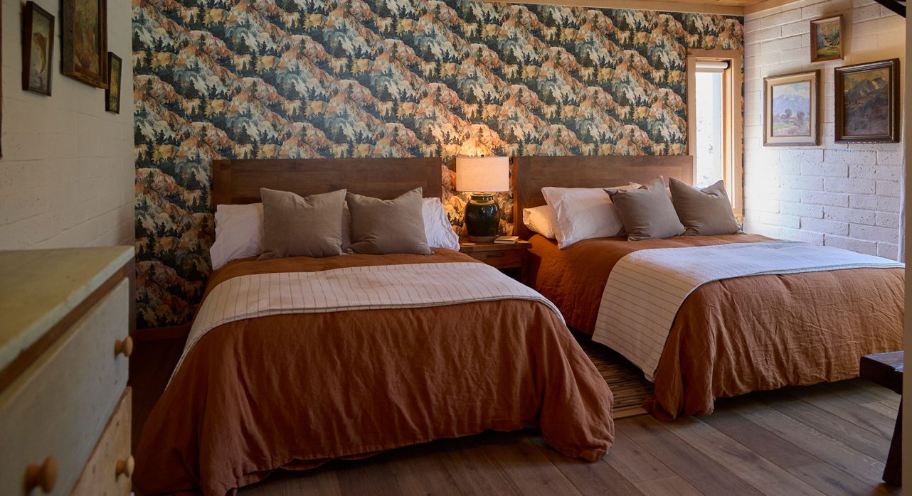 Overlook-Cabin-Bedroom