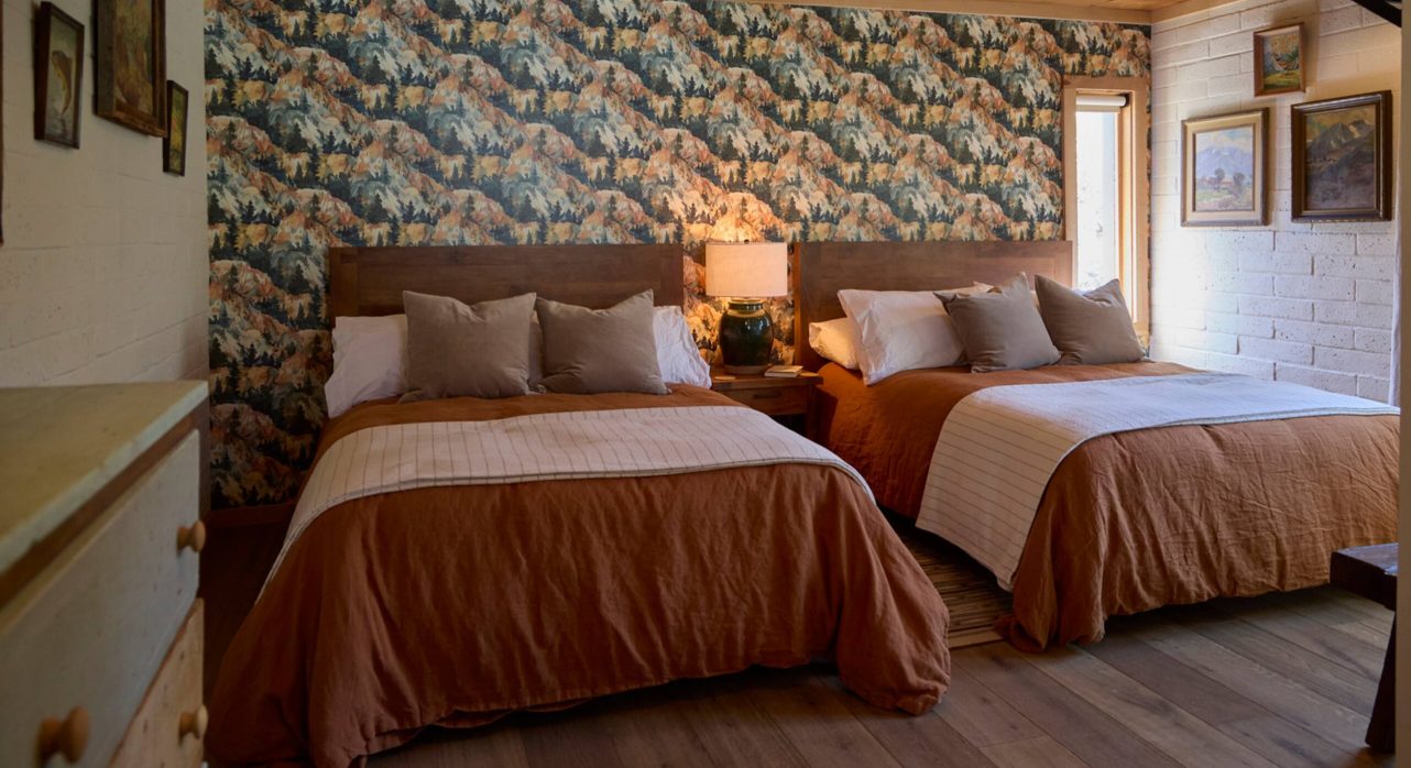 Overlook Cabin Bedroom with 2 Double Beds