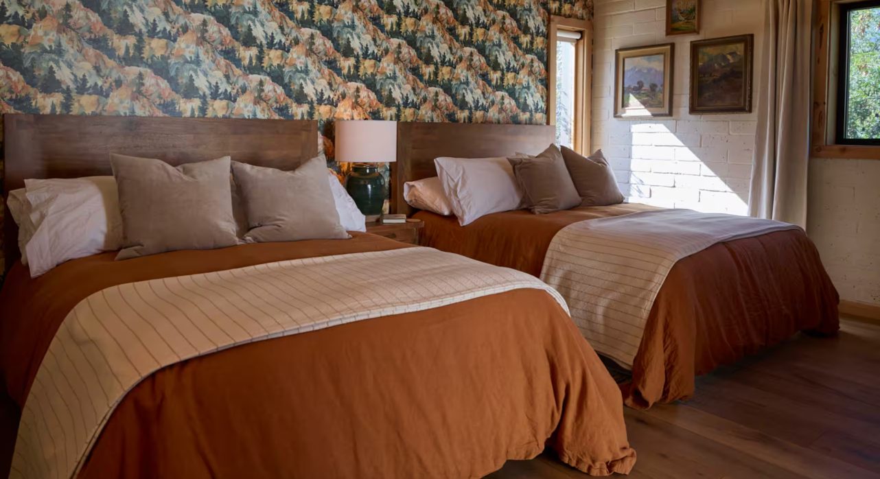Overlook Cabin with 2 Double Beds 2