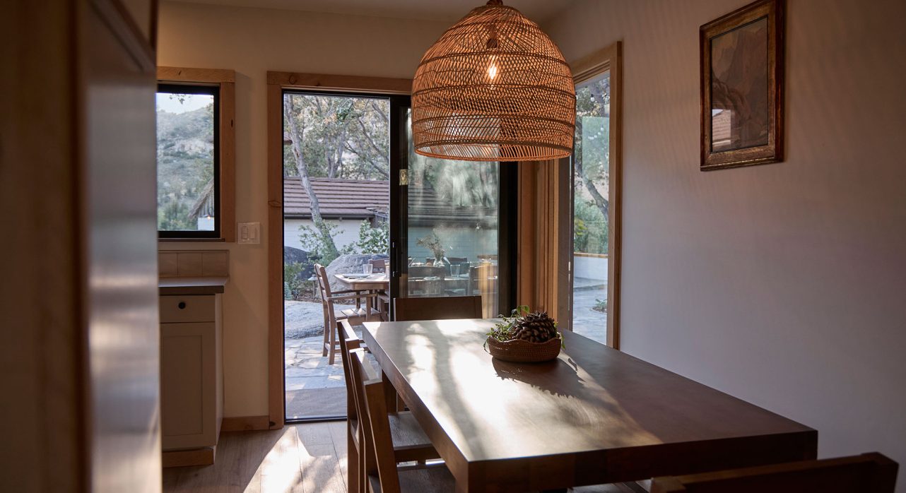 Tukaway-Cabin-Dining-Area