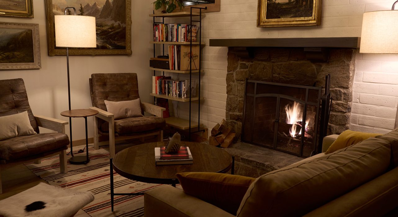 Tukaway-Cabin-Fireplace