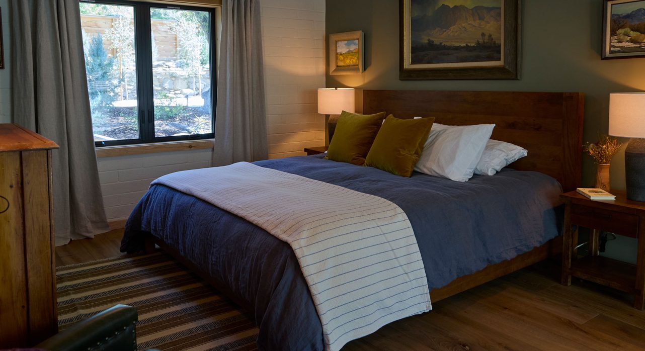 Tukaway-Cabin-Main-Bedroom